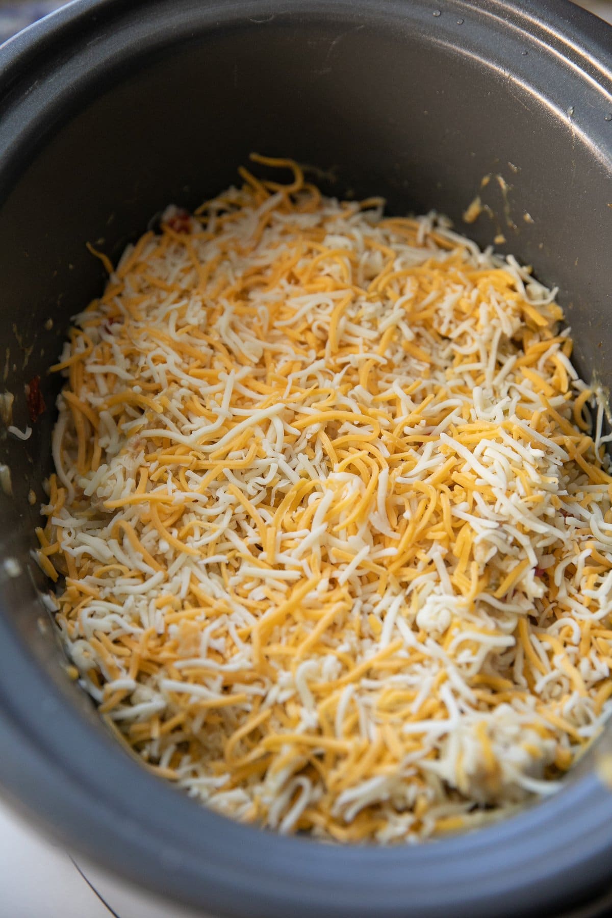 topping chicken spaghetti with cheese