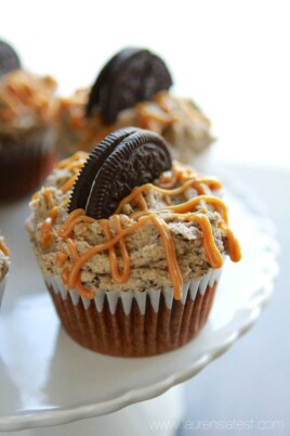 oreo chocolate peanut butter cupcakes on a cake stand